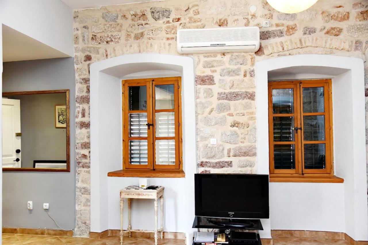 Cozy 2 Bedroom Apartment In Antique Bizanti Palace Kotor Exterior foto