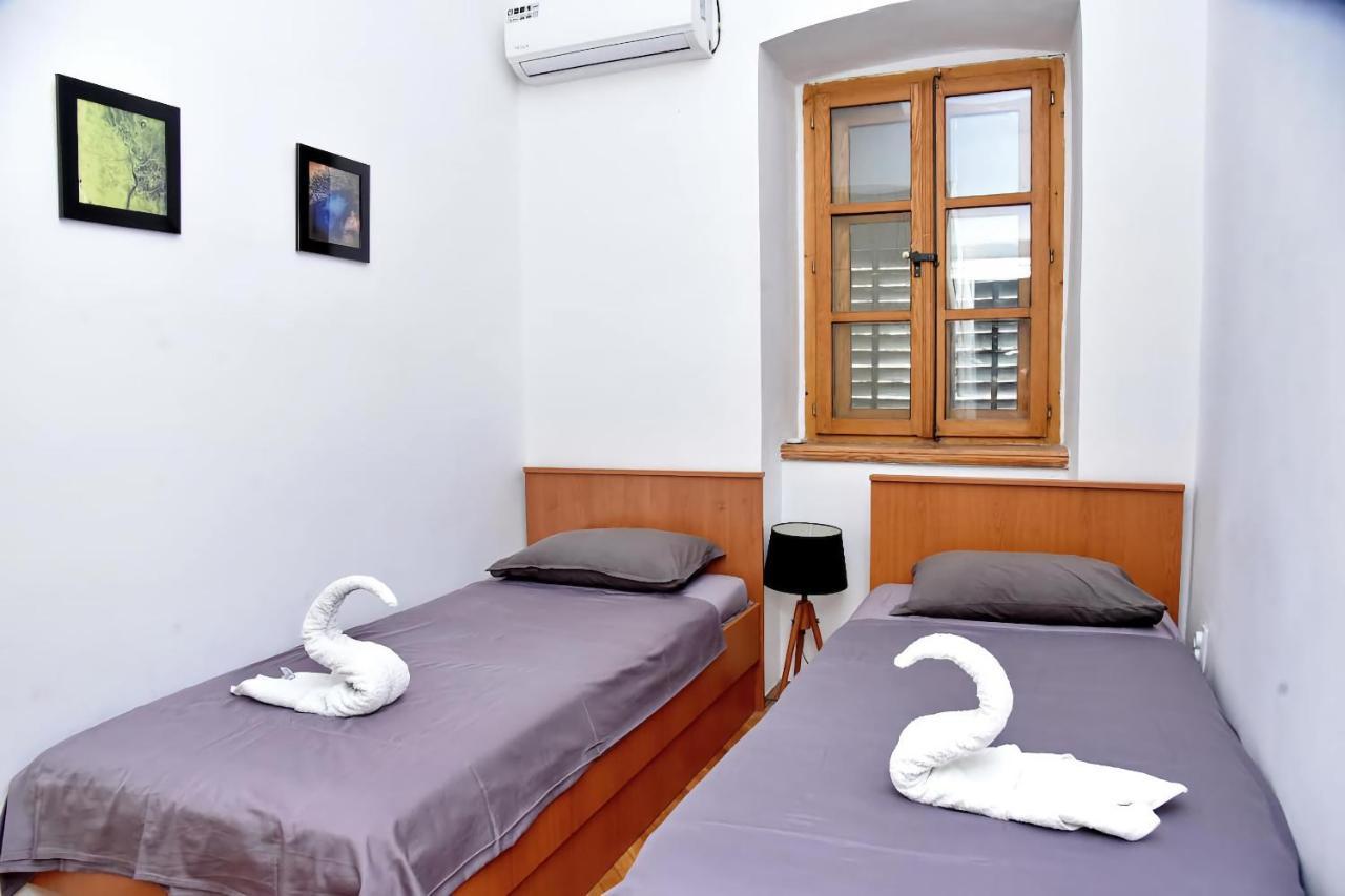 Cozy 2 Bedroom Apartment In Antique Bizanti Palace Kotor Exterior foto