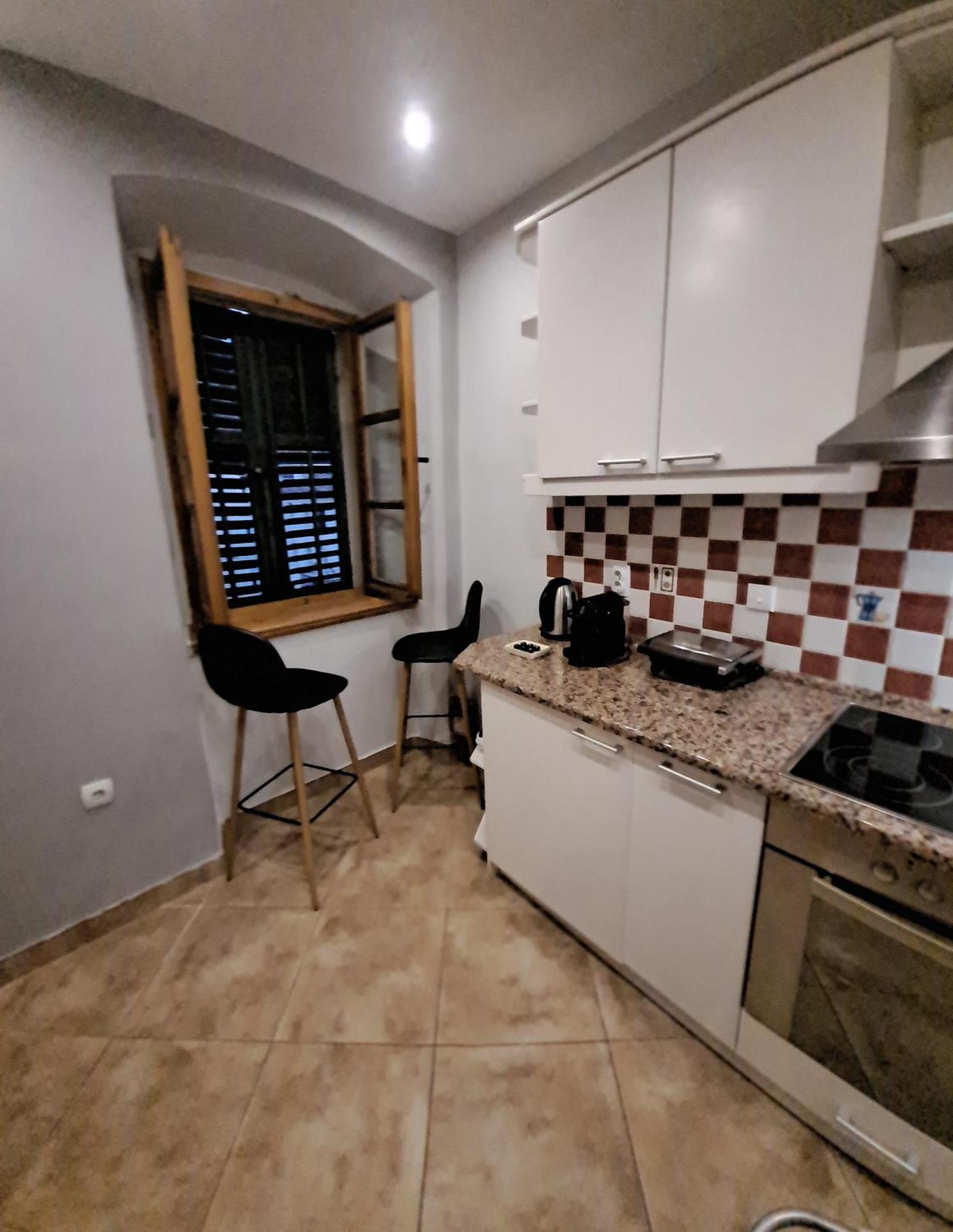 Cozy 2 Bedroom Apartment In Antique Bizanti Palace Kotor Exterior foto
